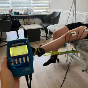 Elektroterapi ve direnç bandı eşliğinde bacak egzersizi